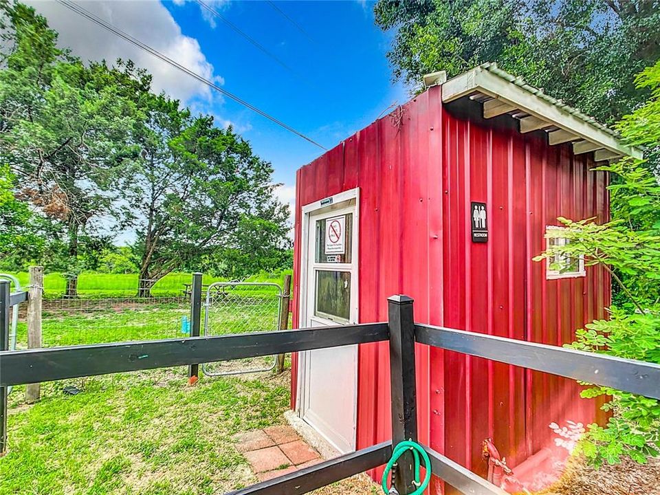 Semi outdoor full bathroom