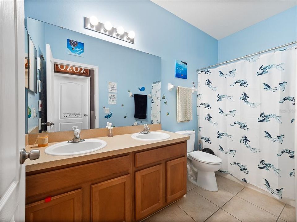 待售: $325,000 (2 贝兹, 2 浴室, 1360 平方英尺)