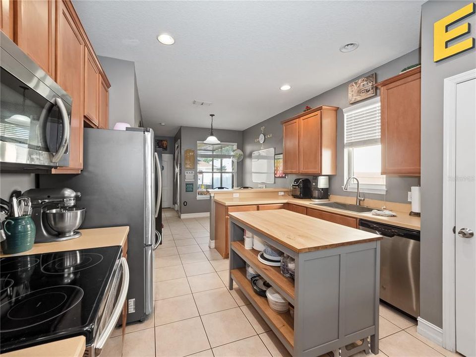 For Sale: $325,000 (2 beds, 2 baths, 1360 Square Feet)