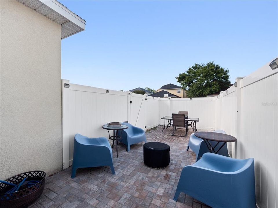 For Sale: $325,000 (2 beds, 2 baths, 1360 Square Feet)