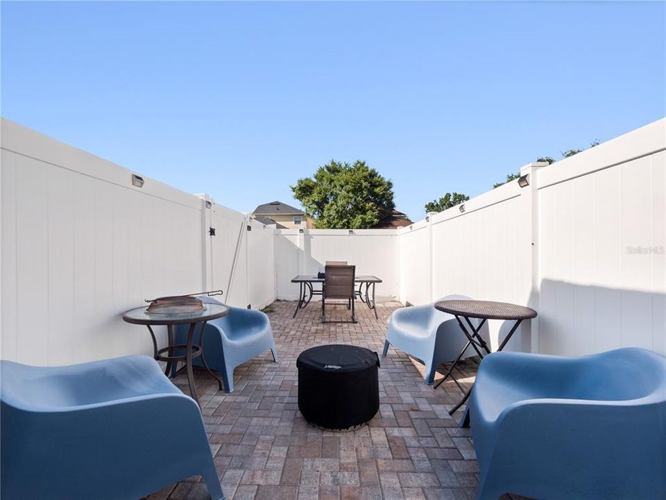 For Sale: $325,000 (2 beds, 2 baths, 1360 Square Feet)