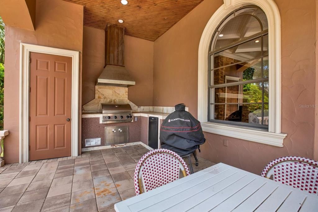 Outdoor Kitchen Area