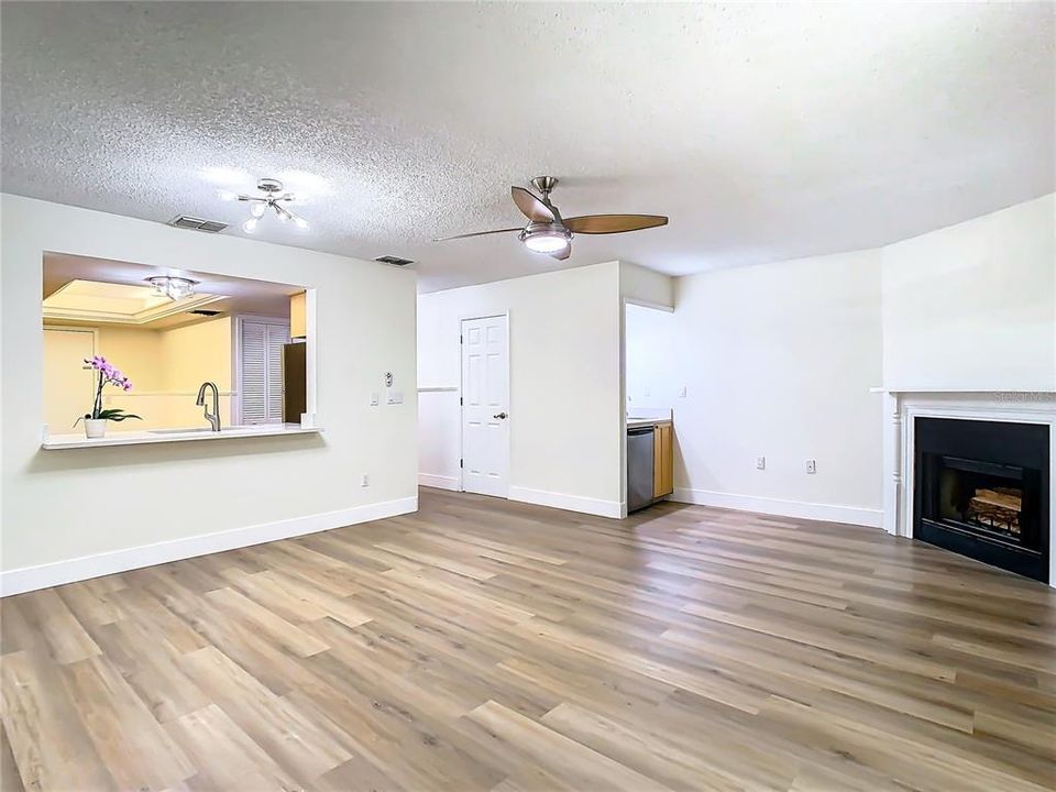 For Rent: $2,000 (2 beds, 1 baths, 1360 Square Feet)