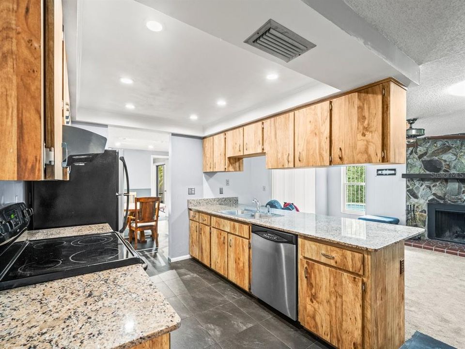 Active With Contract: $525,000 (3 beds, 2 baths, 1639 Square Feet)