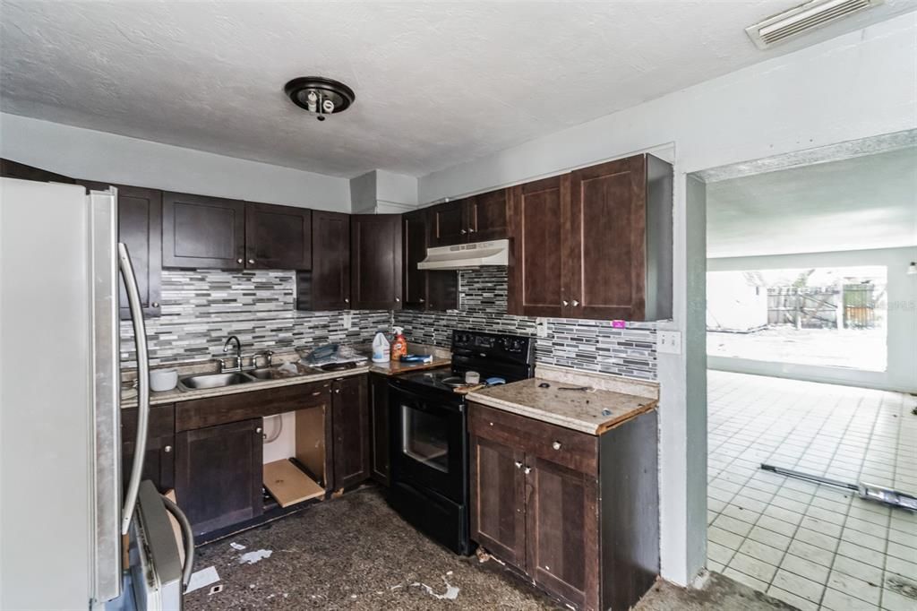 For Sale: $297,000 (3 beds, 1 baths, 1224 Square Feet)