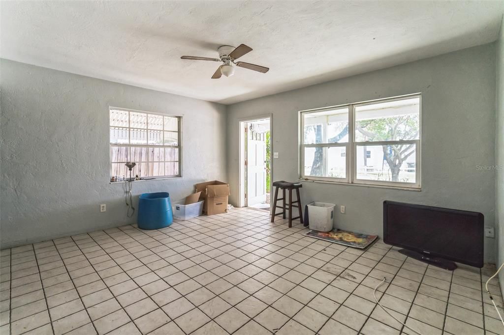 For Sale: $297,000 (3 beds, 1 baths, 1224 Square Feet)
