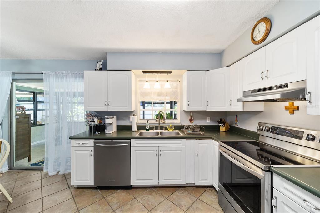 For Sale: $279,000 (3 beds, 2 baths, 1628 Square Feet)