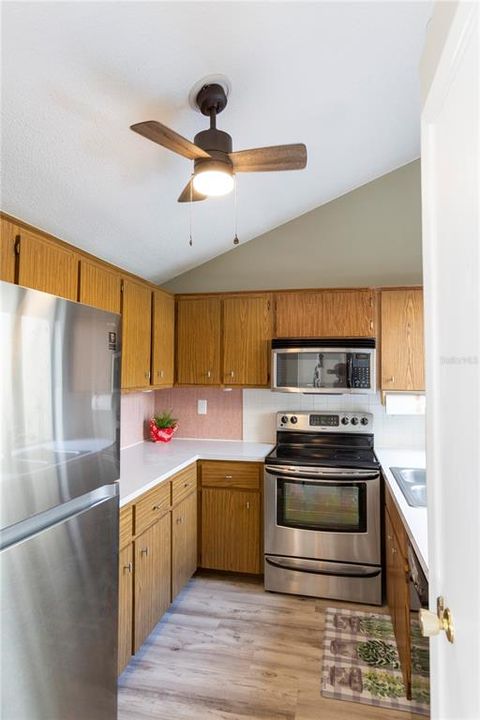 For Sale: $230,000 (3 beds, 1 baths, 963 Square Feet)