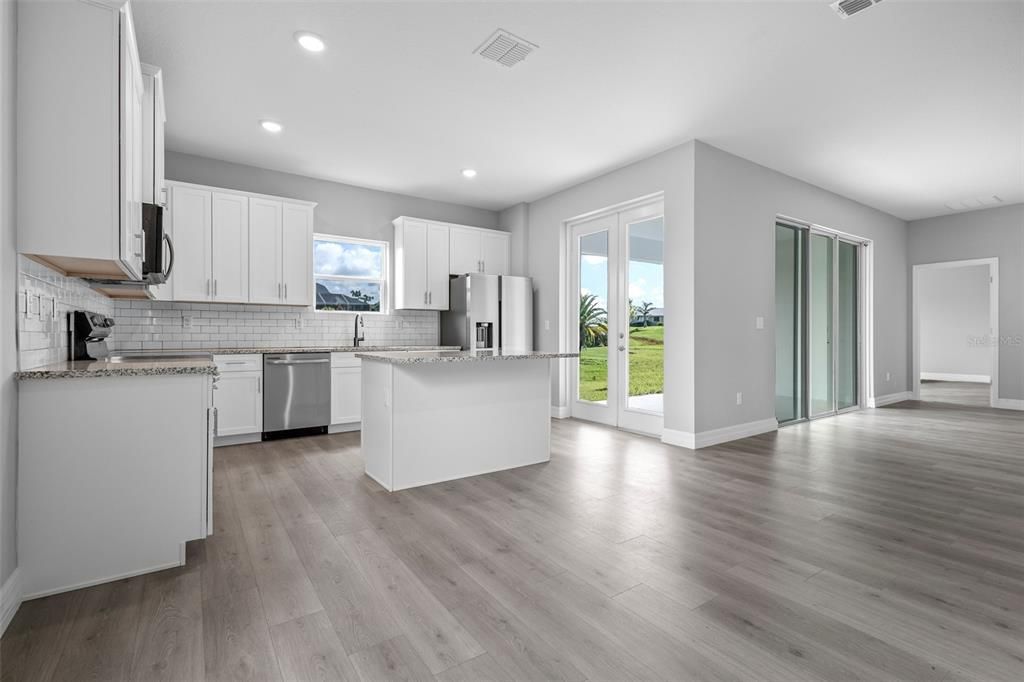 Beautiful bright kitchen with more than enough cabinet space and counter space