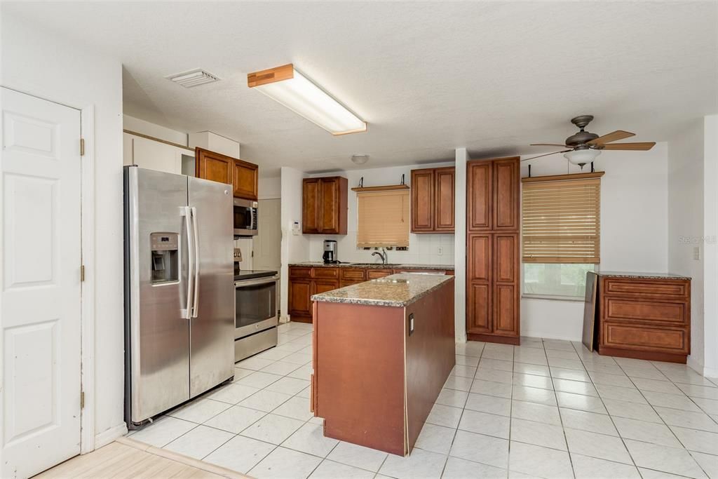 Active With Contract: $385,000 (2 beds, 2 baths, 1120 Square Feet)