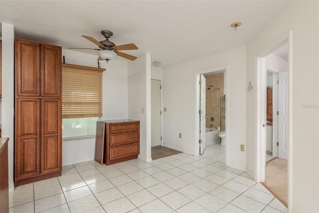 Active With Contract: $385,000 (2 beds, 2 baths, 1120 Square Feet)