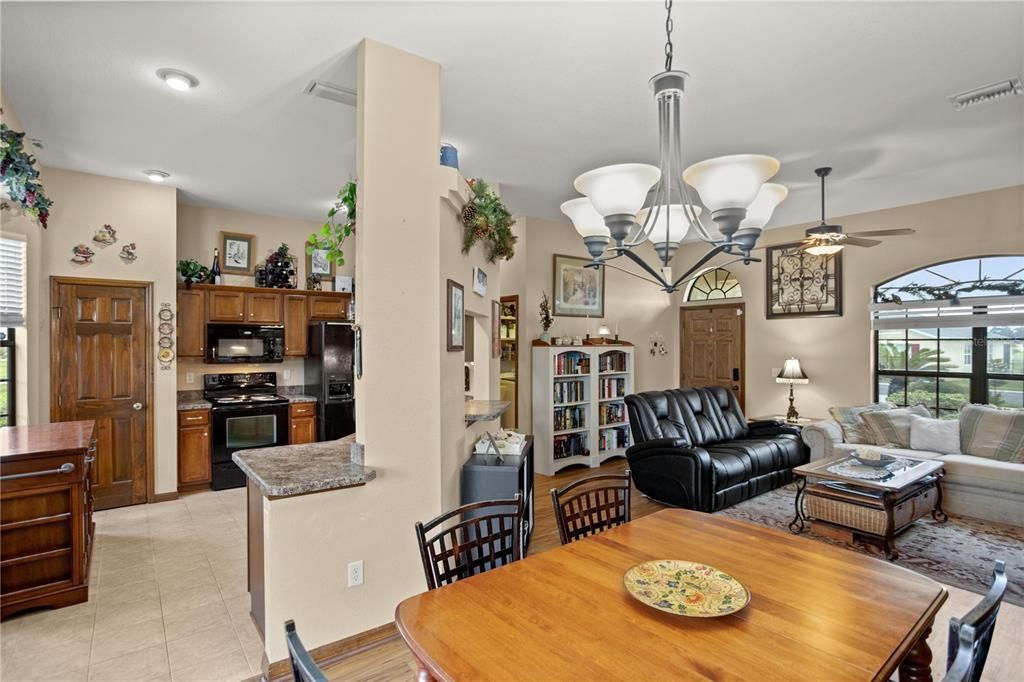 For Sale: $275,000 (3 beds, 2 baths, 1338 Square Feet)