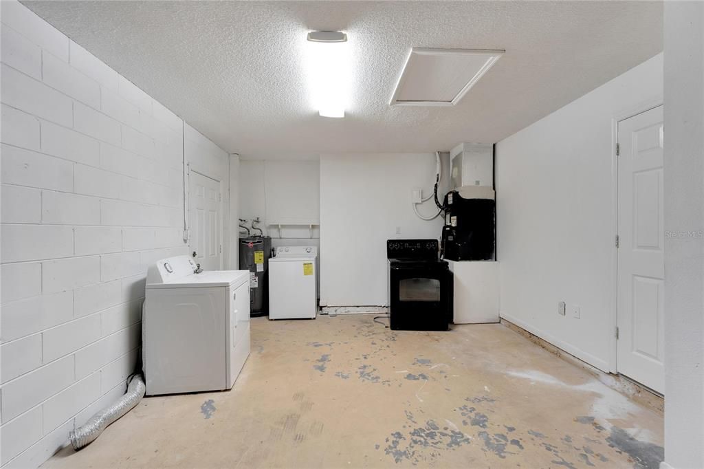 Recently Rented: $2,200 (2 beds, 1 baths, 880 Square Feet)