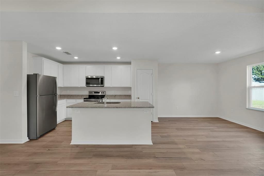 Active With Contract: $324,900 (3 beds, 2 baths, 1680 Square Feet)