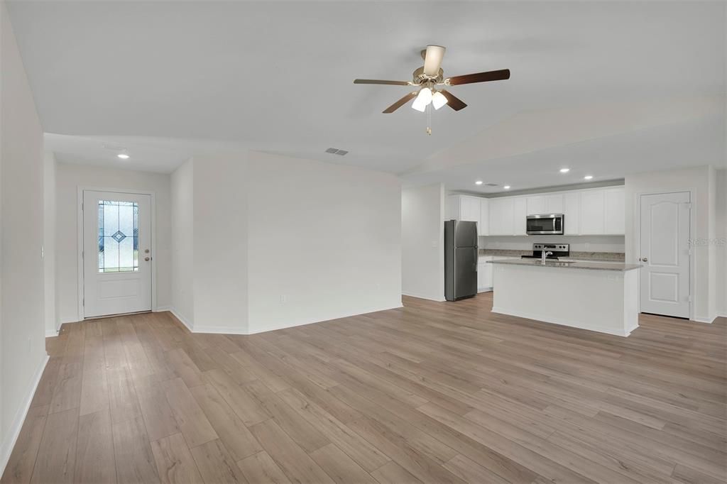 Active With Contract: $324,900 (3 beds, 2 baths, 1680 Square Feet)