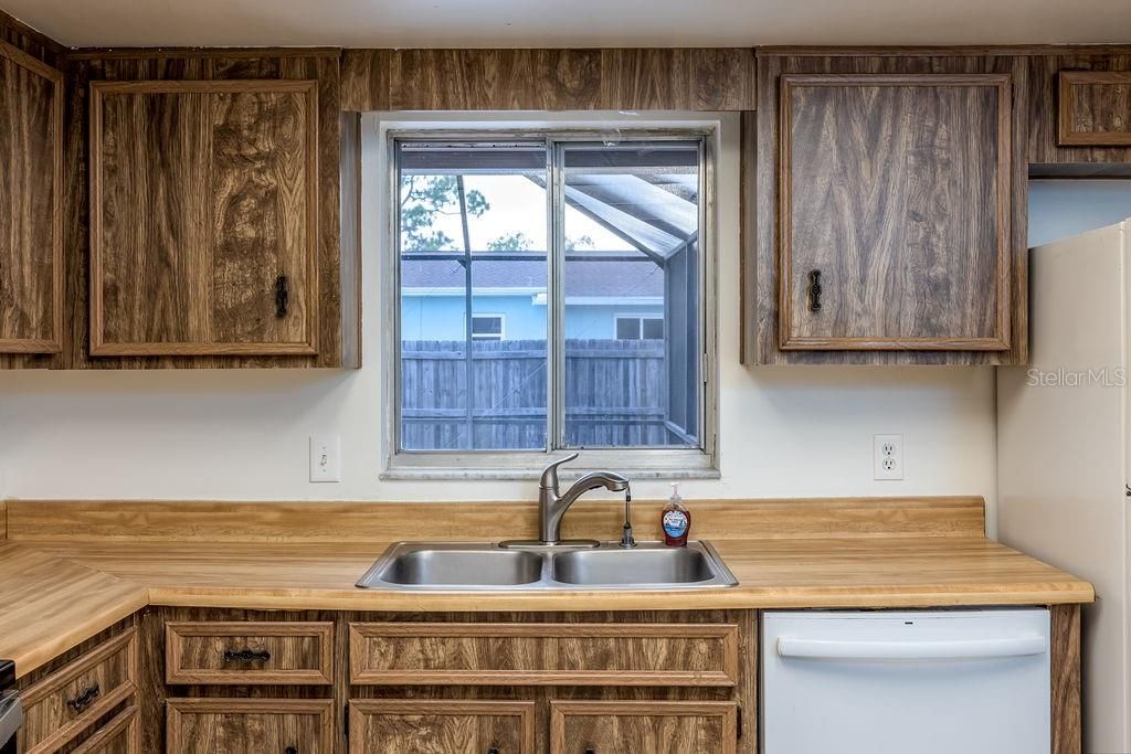 View to pool over kitchen sink, newer glasstop ss range