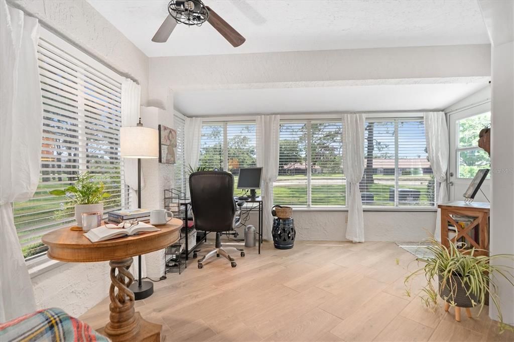 BRIGHT & CHEERY SUNROOM