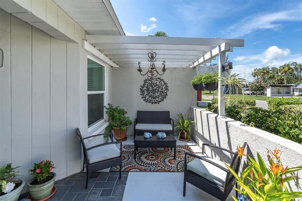 A DARLING FRONT COURTYARD