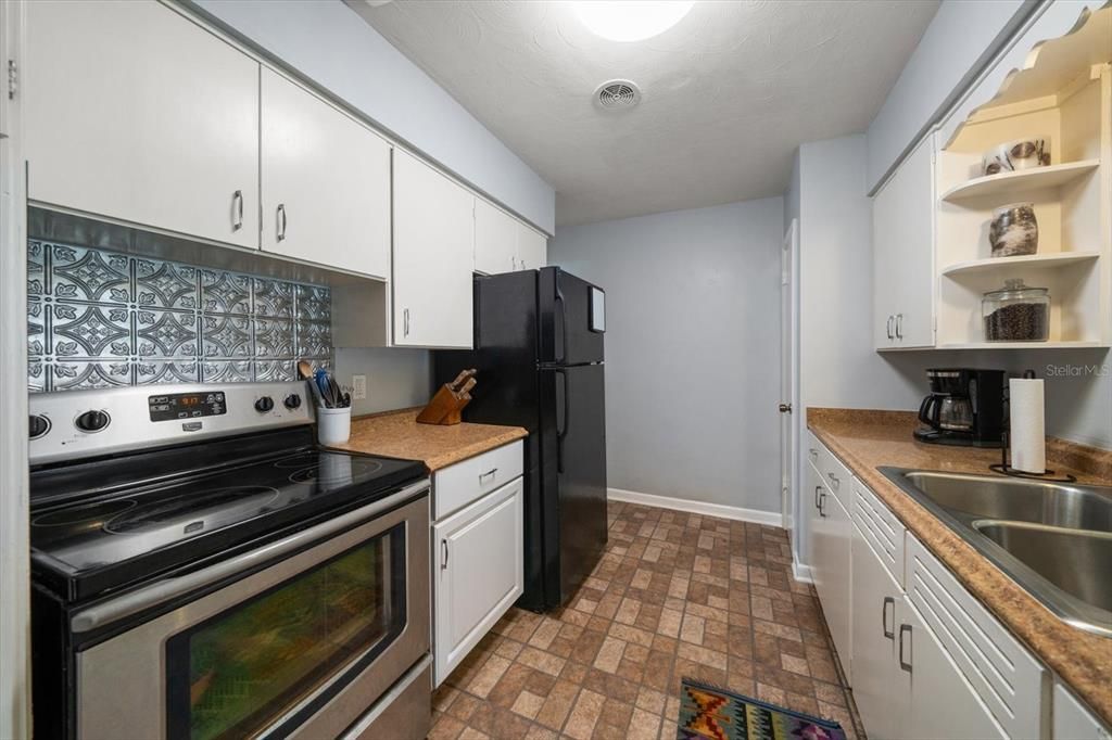 For Sale: $369,000 (3 beds, 2 baths, 1203 Square Feet)