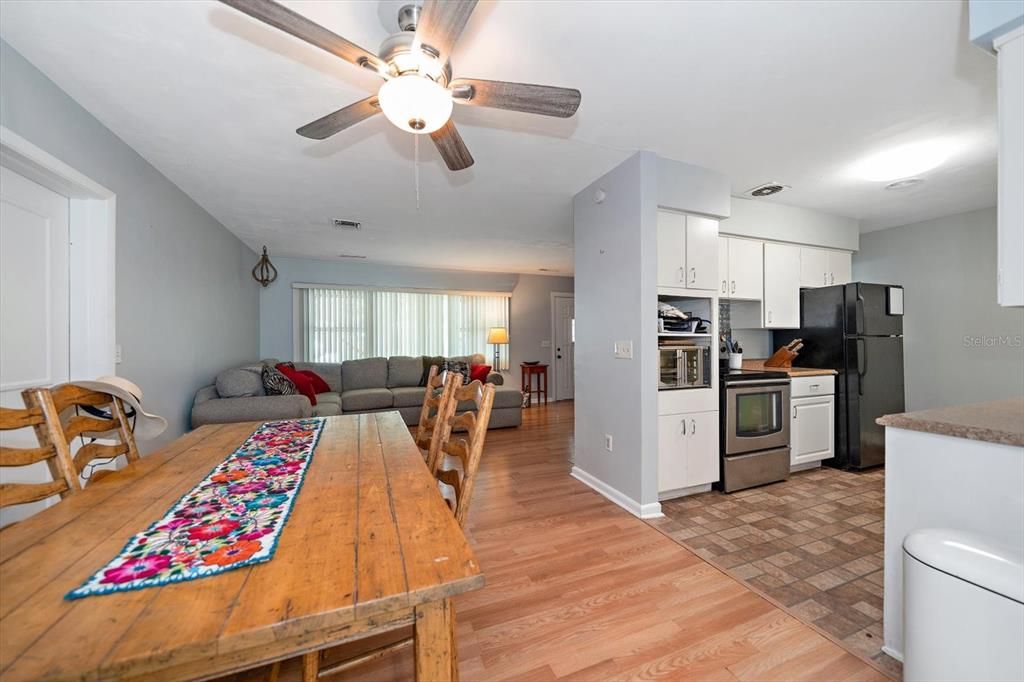 For Sale: $369,000 (3 beds, 2 baths, 1203 Square Feet)