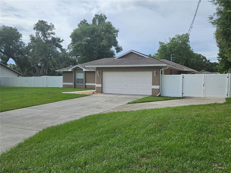 For Sale: $289,000 (3 beds, 2 baths, 1484 Square Feet)