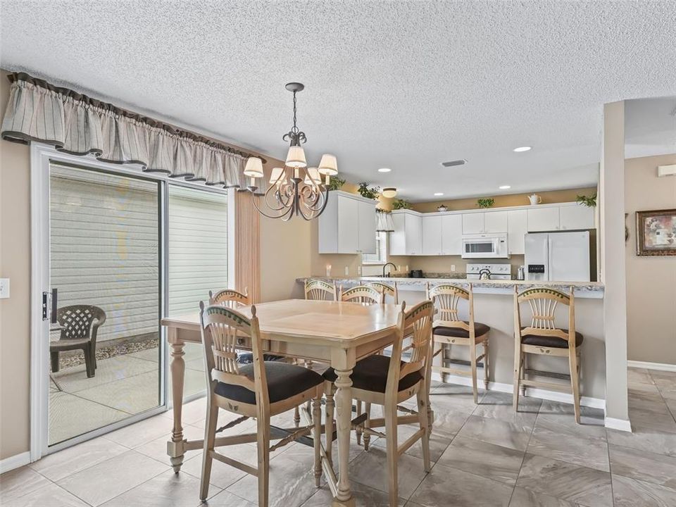 For Sale: $324,900 (2 beds, 2 baths, 1156 Square Feet)