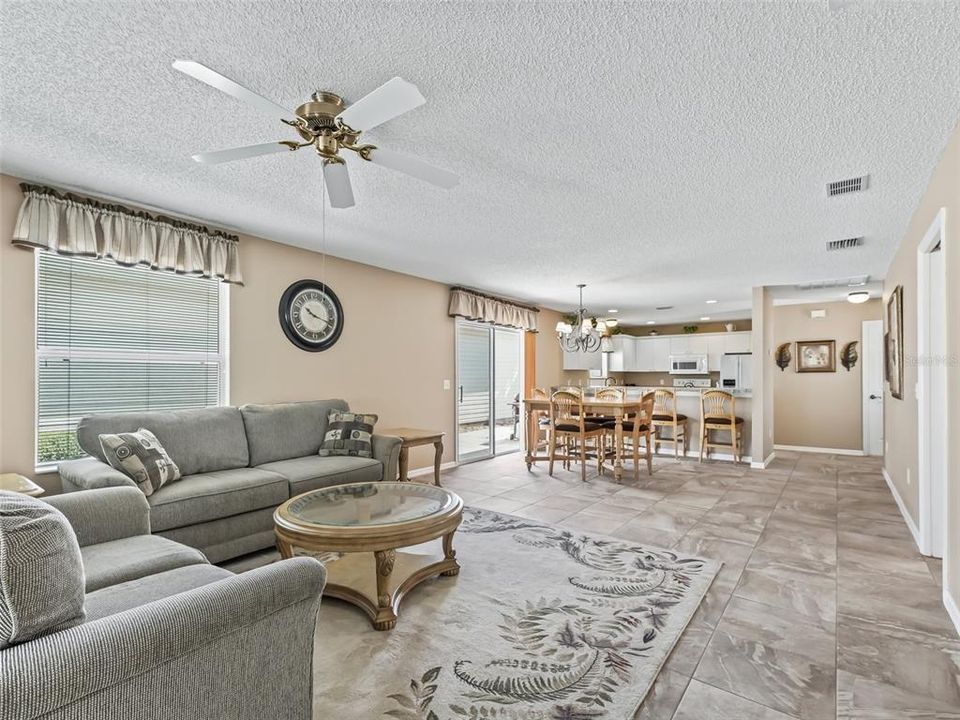 For Sale: $324,900 (2 beds, 2 baths, 1156 Square Feet)