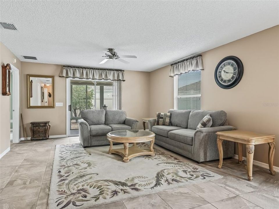 For Sale: $324,900 (2 beds, 2 baths, 1156 Square Feet)