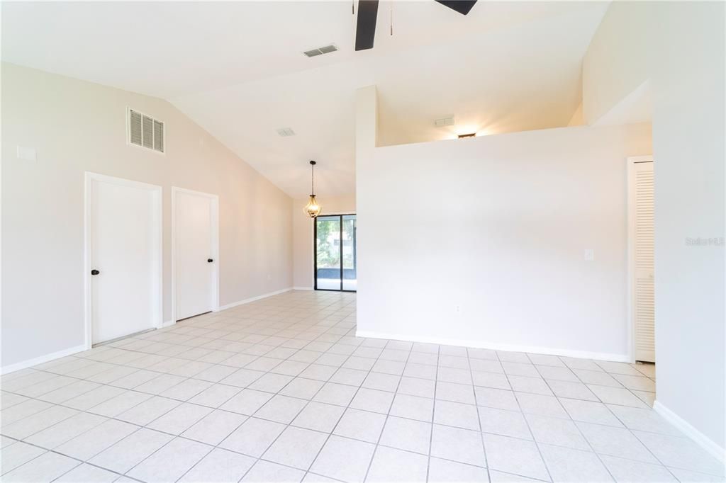 For Sale: $299,990 (3 beds, 2 baths, 1078 Square Feet)