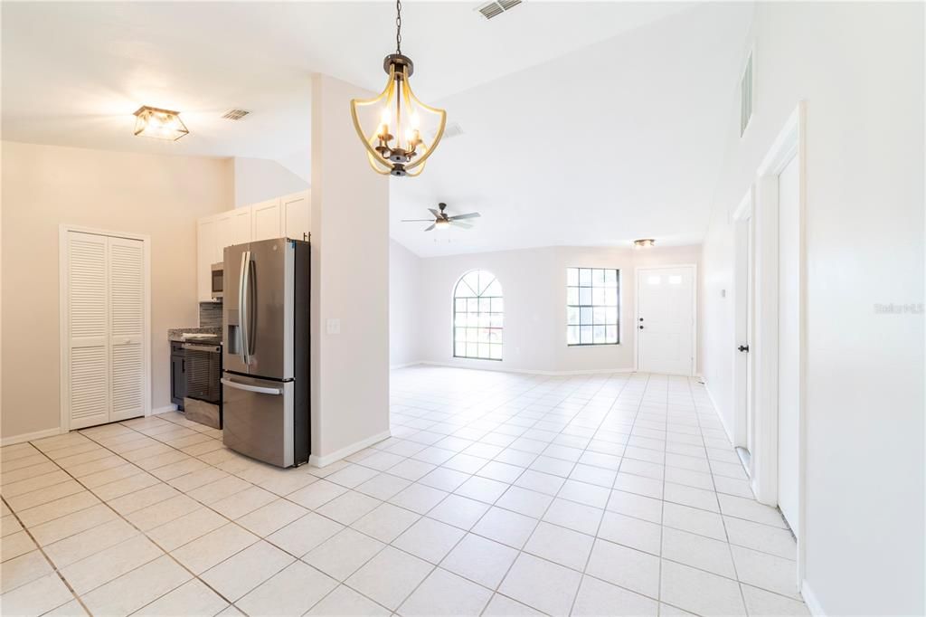 For Sale: $299,990 (3 beds, 2 baths, 1078 Square Feet)
