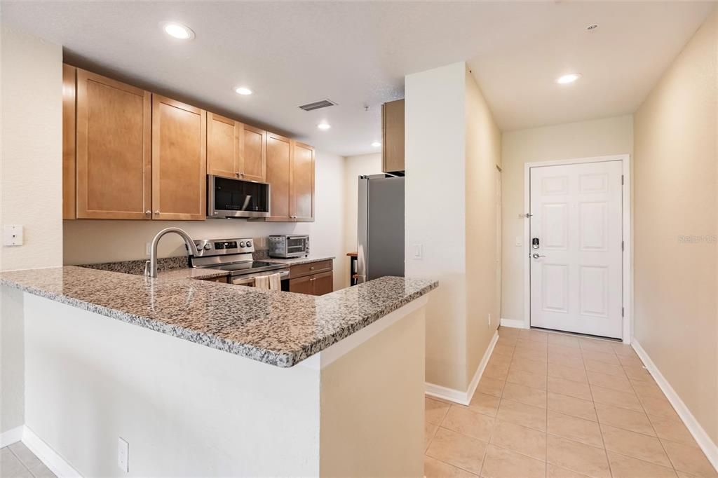 For Sale: $299,900 (2 beds, 2 baths, 996 Square Feet)