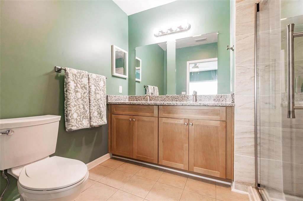For Sale: $299,900 (2 beds, 2 baths, 996 Square Feet)
