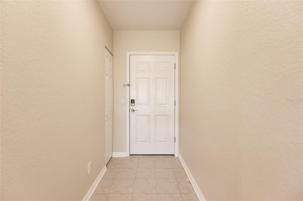 For Sale: $299,900 (2 beds, 2 baths, 996 Square Feet)