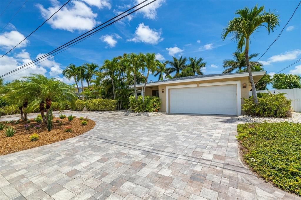 For Sale: $1,800,000 (4 beds, 3 baths, 2098 Square Feet)