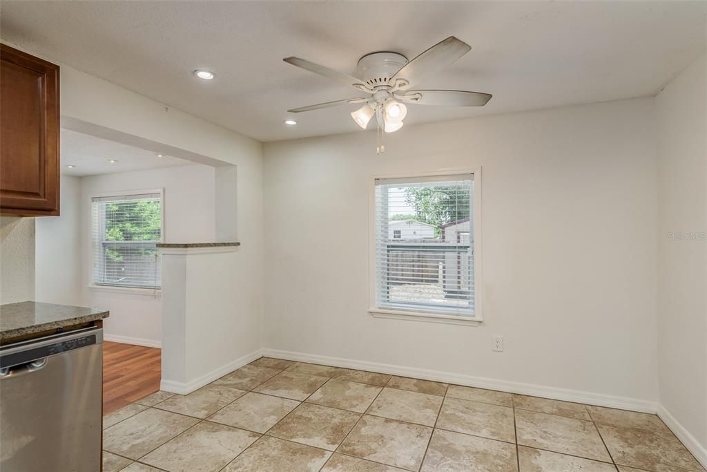 For Sale: $250,000 (2 beds, 1 baths, 1061 Square Feet)