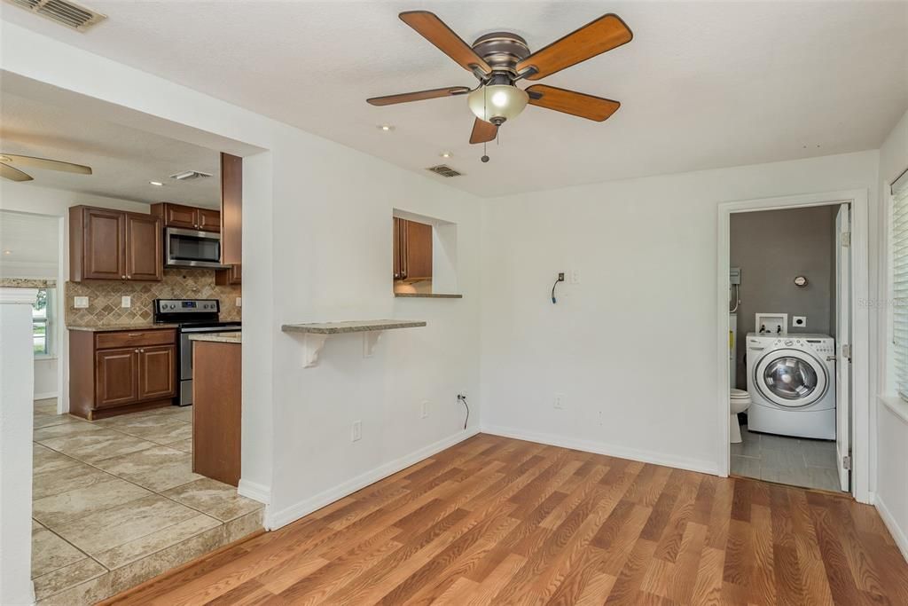 For Sale: $250,000 (2 beds, 1 baths, 1061 Square Feet)