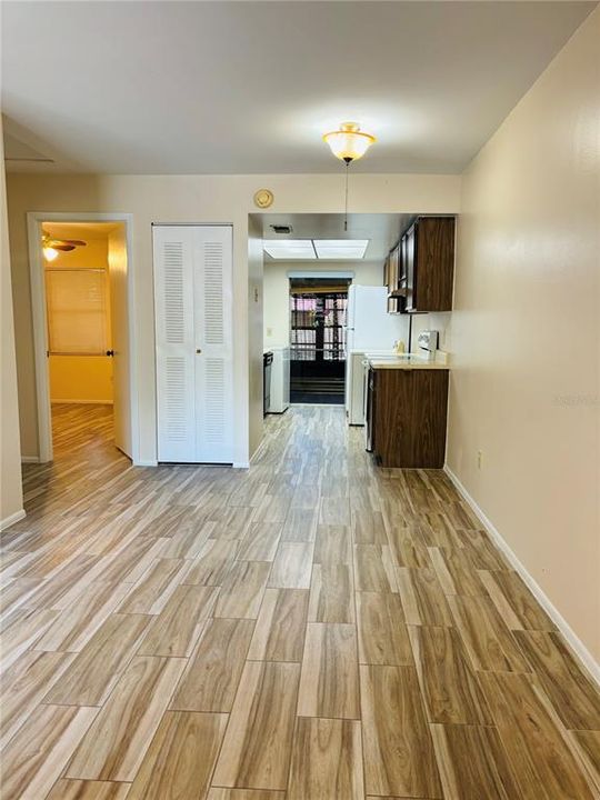 For Sale: $194,500 (1 beds, 1 baths, 672 Square Feet)