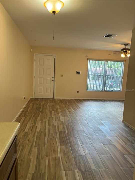 For Sale: $194,500 (1 beds, 1 baths, 672 Square Feet)