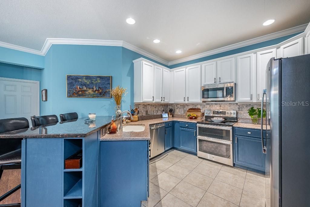 For Sale: $319,950 (2 beds, 2 baths, 1393 Square Feet)