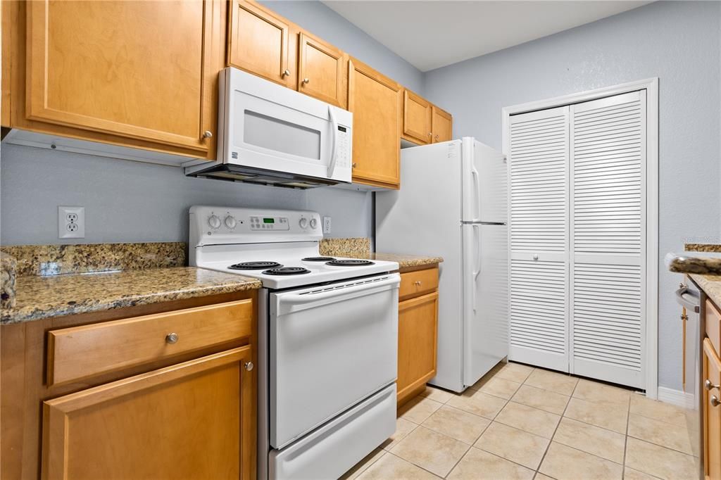 For Sale: $235,000 (2 beds, 2 baths, 1024 Square Feet)