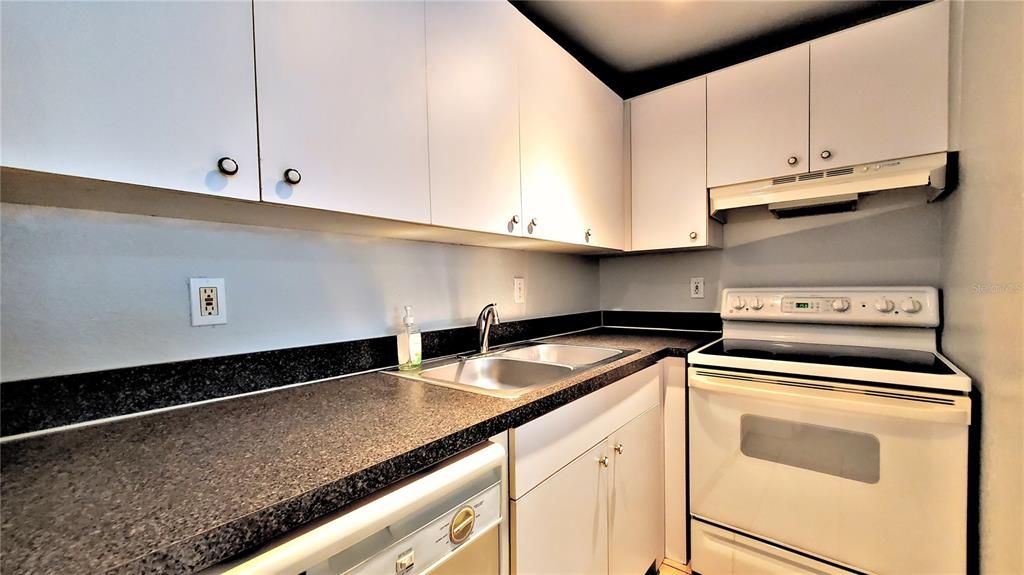 For Rent: $1,274 (1 beds, 1 baths, 499 Square Feet)