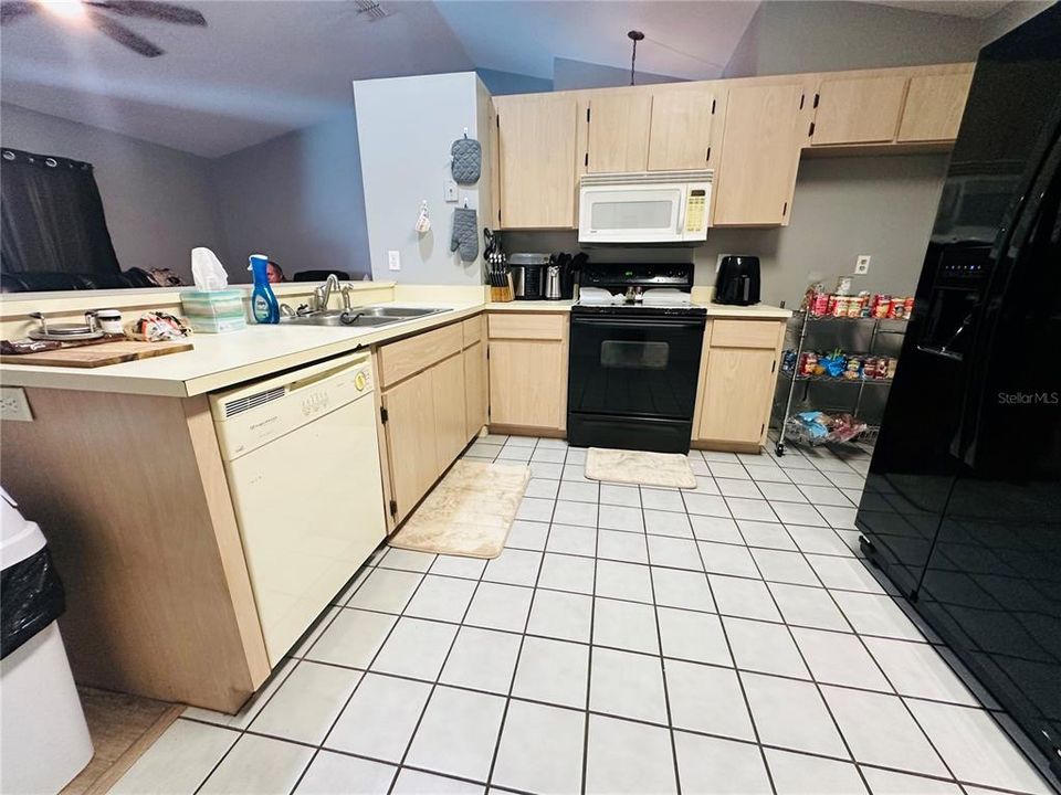 For Sale: $299,900 (3 beds, 2 baths, 1128 Square Feet)