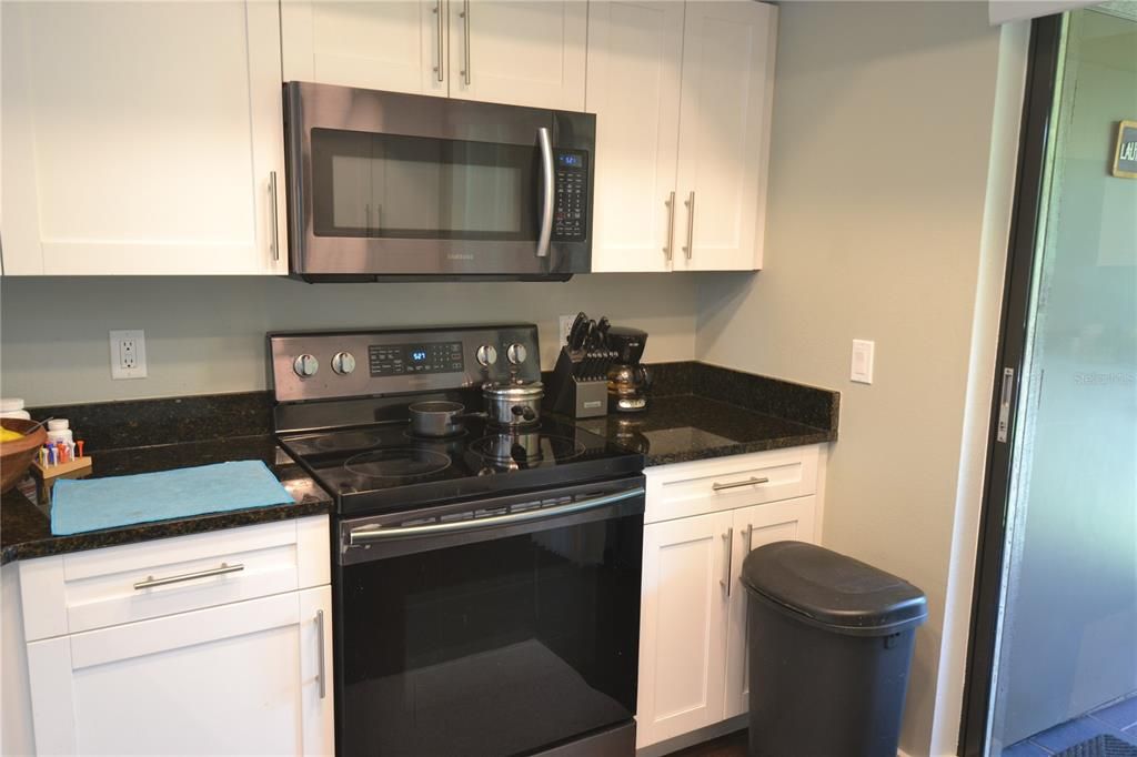 For Rent: $2,100 (2 beds, 2 baths, 930 Square Feet)