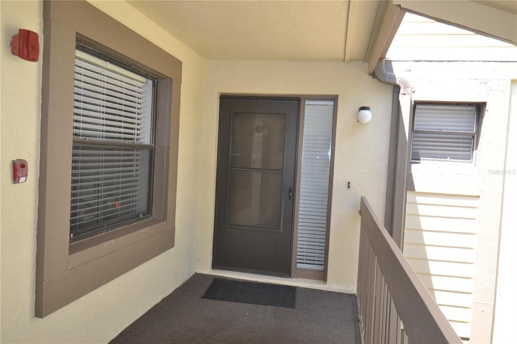 For Rent: $2,100 (2 beds, 2 baths, 930 Square Feet)