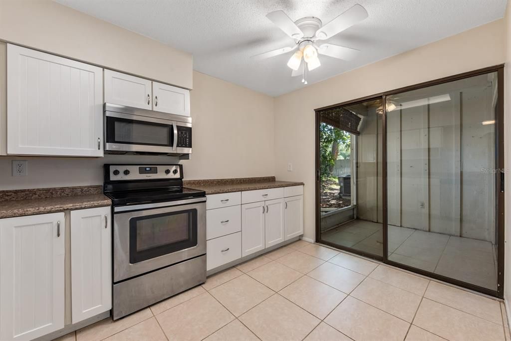 For Rent: $2,100 (2 beds, 2 baths, 982 Square Feet)