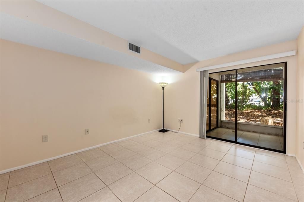 For Rent: $2,100 (2 beds, 2 baths, 982 Square Feet)