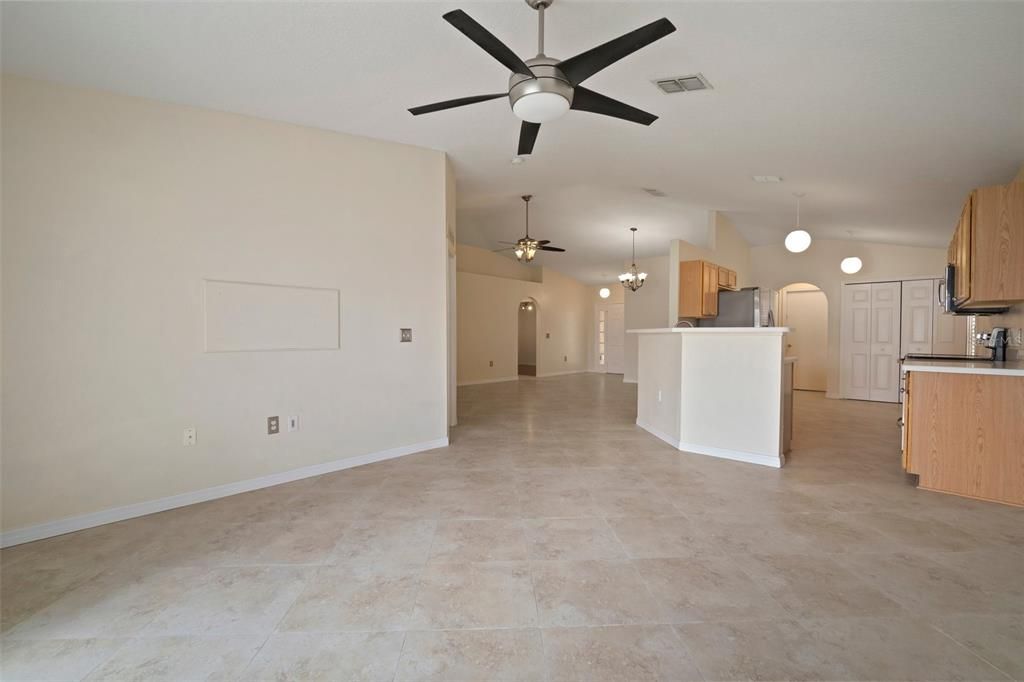 Active With Contract: $320,000 (3 beds, 2 baths, 1632 Square Feet)