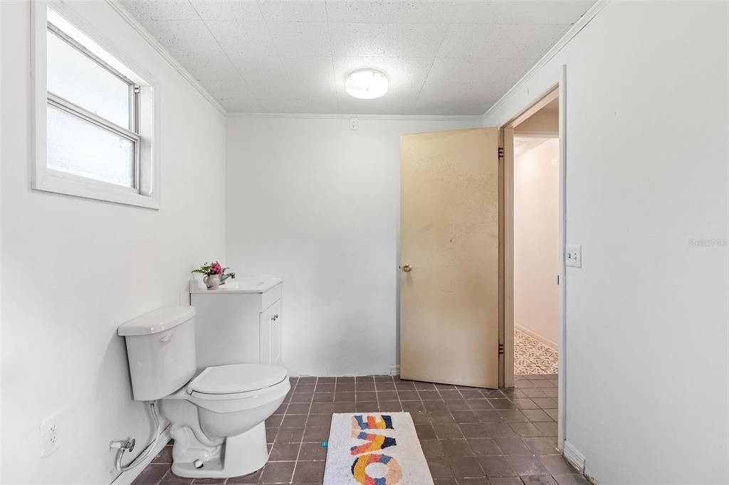 For Sale: $273,000 (2 beds, 1 baths, 1353 Square Feet)