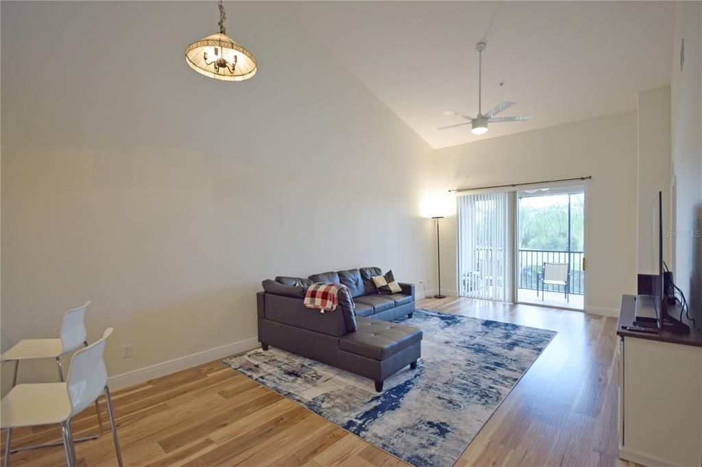 For Sale: $294,000 (2 beds, 2 baths, 1104 Square Feet)