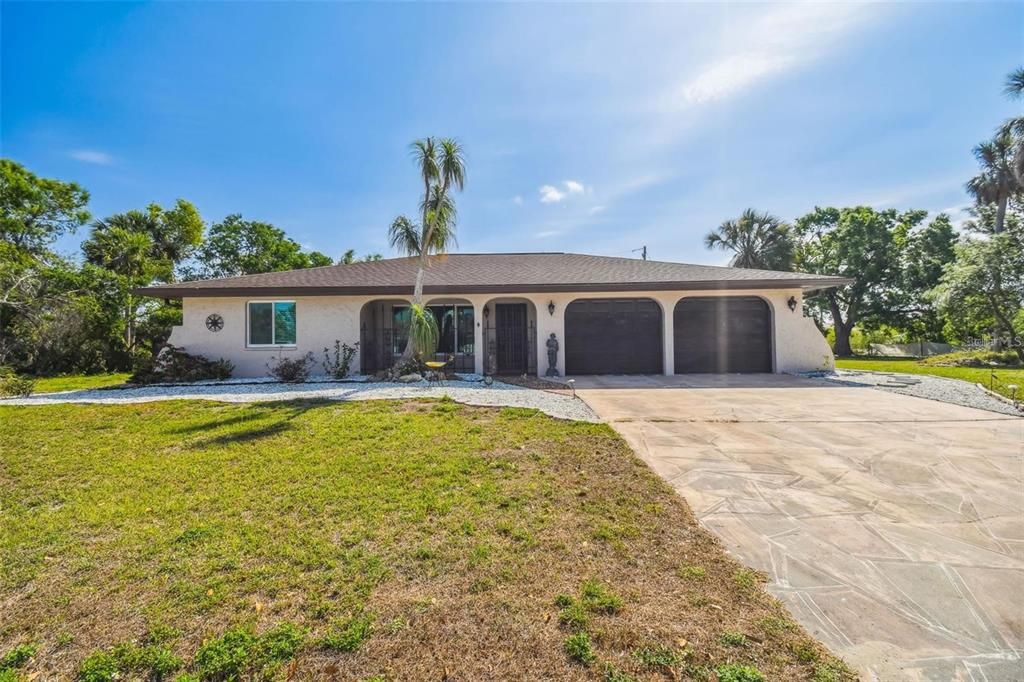 For Sale: $385,000 (3 beds, 2 baths, 1973 Square Feet)